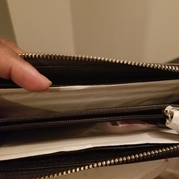 Authentic Coach Signature Wallet - Picture 4 of 4